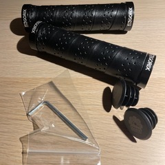 新品 クロスバイク用 筒型グリップ バーテープダブルロックオンの画像