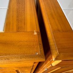 木製のタイル天板付きキッチンカウンターの画像