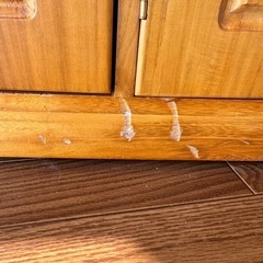 木製のタイル天板付きキッチンカウンターの画像