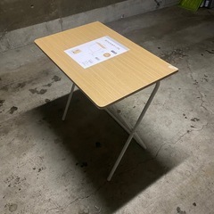 折りたたみテーブルの画像