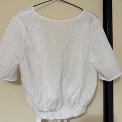 GU 服 トップスの画像
