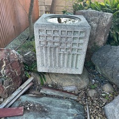 和風のお庭に！銀閣寺型手水鉢の画像