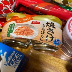 調味料と缶詰　お菓子の画像