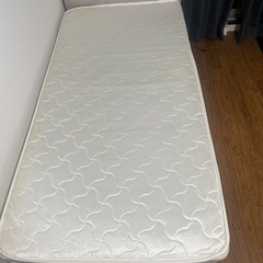 ベッドフレーム、マットレスの画像