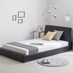 ダブルベッド、マットレスの画像