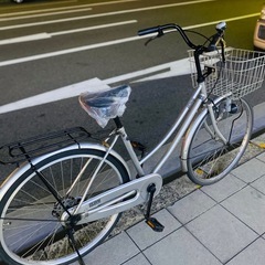 26インチの普通のママチャリです。整備済み。使用感ありますが、まだまだ乗れます。防犯登録も込みの料金なので、納車の時に登録も同時に済ませれますの画像