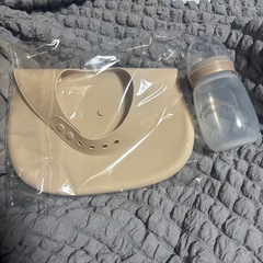 ベビーエプロン 哺乳瓶の画像