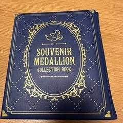 ディズニーのスーベニアメダル45枚とコレクターブックセットの画像