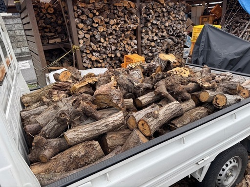 軽トラ平積み8000円‼️✨薪‼️✨広葉樹（薪ストーブ、焚き火、キャンプ