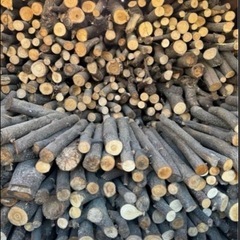 軽トラ平積み8000円‼️✨薪‼️✨広葉樹（薪ストーブ、焚き火、キャンプ、BBQ）の画像