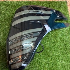 30アルファード後期　ヴァレンティテールランプの画像