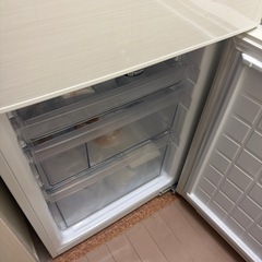 SHARP 冷蔵庫の画像