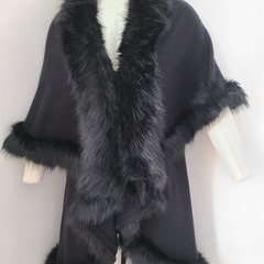 フェイクファー ケープコート ポンチョ 黒 モモンガコートの画像