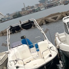 プレジャーボート 6人乗り 小型船舶 船の画像