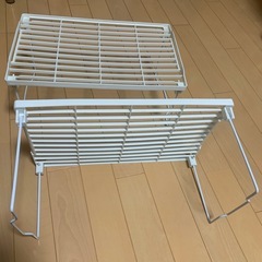 ダイソーの折りたたみラックの画像