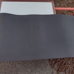 観音寺 キャンプ用マット 黒 １０ｍｍ 厚手 難あり品 車中泊 台所マット ストレッチ用マットの画像