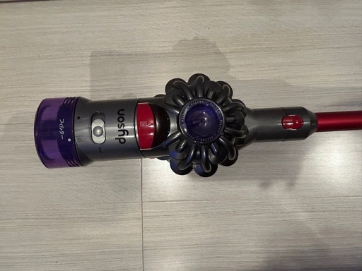 Dyson V8 slim fluffy　中古 中古品 dyson ダイソン コードレススティッククリーナー V8 Slim