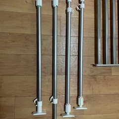突っ張り棒　食器棚の画像