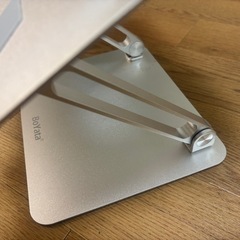 【美品】ノートパソコン台の画像