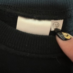 コンバース キッズ 110 黒 トレーナー 袖に穴ありの画像