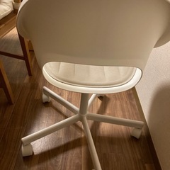 IKEA ローベルゲット マルシェール 回転チェアの画像