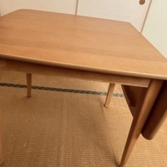 ニトリ　ダイニングテーブル　伸縮式の画像