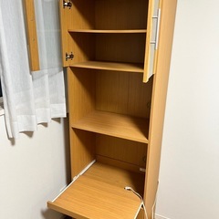 ニトリ食器棚、引き出しボード、コンセント付きの画像