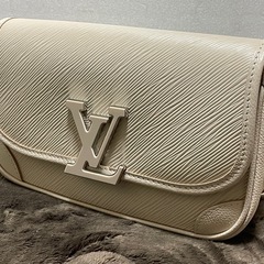 超極上　LOUIS VUITTON ルイ・ヴィトン　ビュシ  エビ　ショルダーバッグ　ベージュM59457 正規品の画像