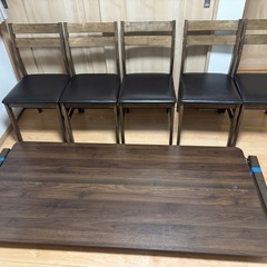 ダイニングテーブルの画像