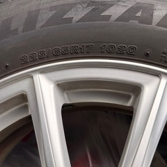 ホイール付き
スタッドレスタイヤ 4本の画像