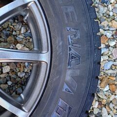 スタッドレスタイヤ(ホイルは付きません)の画像