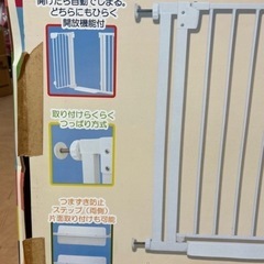 美品♥️ベビーゲート、ペット マジックアクション ネージュの画像