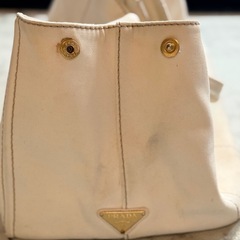 PRADA カナパトートの画像