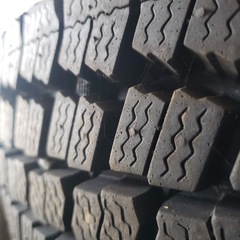 4tベースの3tトラック用スタッドレスの画像