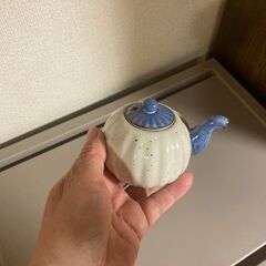陶器の醤油さしの画像