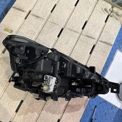 レクサスIS 左ヘッドライトの画像