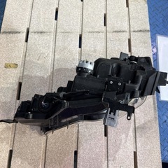 レクサスIS 右ヘッドライトの画像