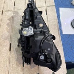 レクサスIS 右ヘッドライトの画像