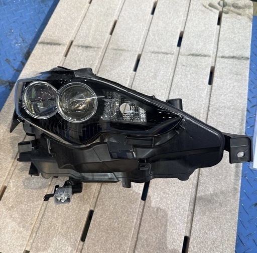 レクサスIS 右ヘッドライト