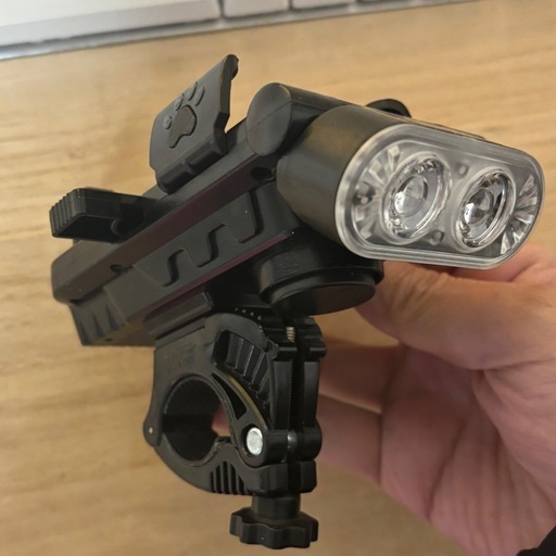 スマホホルダー付き自転車ライト (TV) 桃谷のその他の中古あげます