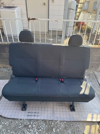 トヨタ　ハイエース　セカンドシートカバー付き