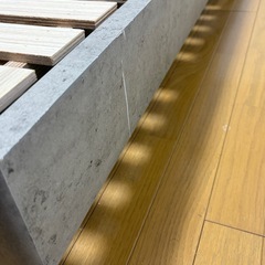 シングルベッド 2台 フレーム  モルタル調 コンセント2口 照明付きの画像