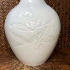 時代物 名工 小笠原長春 作 花紋 白磁 花瓶 大川内焼 華道具 花入 茶道具 華道具 骨董 古玩 和美術 和骨董 花器 茶器 煎茶器 アンティークの画像
