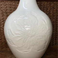 時代物 名工 小笠原長春 作 花紋 白磁 花瓶 大川内焼 華道具 花入 茶道具 華道具 骨董 古玩 和美術 和骨董 花器 茶器 煎茶器 アンティークの画像