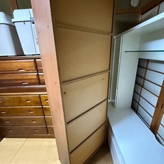 【非対面】木製の扉付き棚の画像