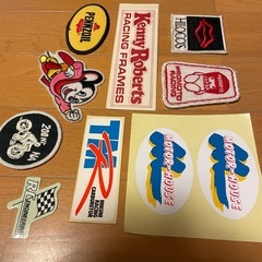 古いステッカーとパッチ。の画像