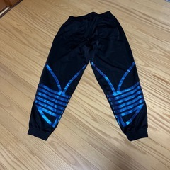 葉っぱadidasジャージ上下セットの画像