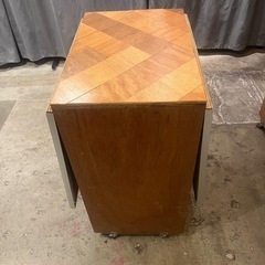 折りたたみ式ダイニングテーブルの画像