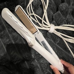 美品絹女ヘアアイロンの画像