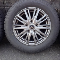 ホイール付きスタッドレスタイヤ　
TOYOタイヤの画像